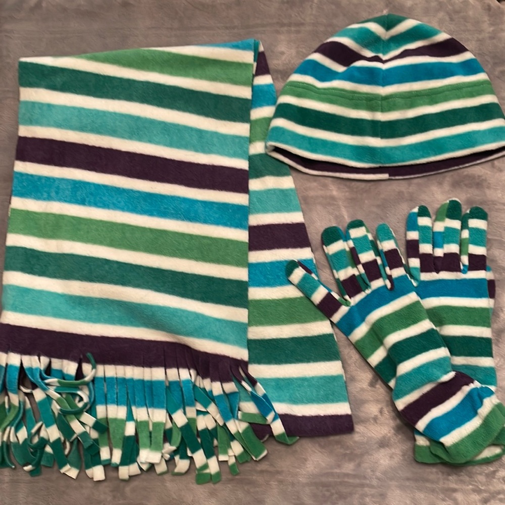 🚚Old Navy Scarf, Gloves, and Hat Bundle